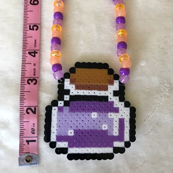 Magic Mystery Potion Grape beaded necklace - Picture 5 of 5